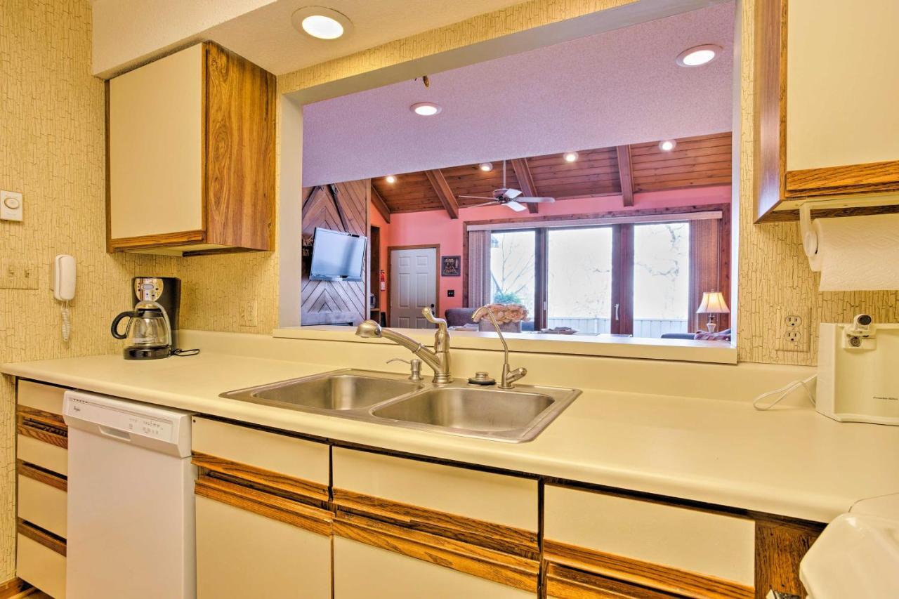 Pet-Friendly Beech Mountain Condo Steps To Slopes Экстерьер фото